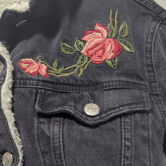 Topshop Moto Black Denim Jacket Sherpa Lined Embroidered Roses Women's Size 6 - Picture 5 of 8